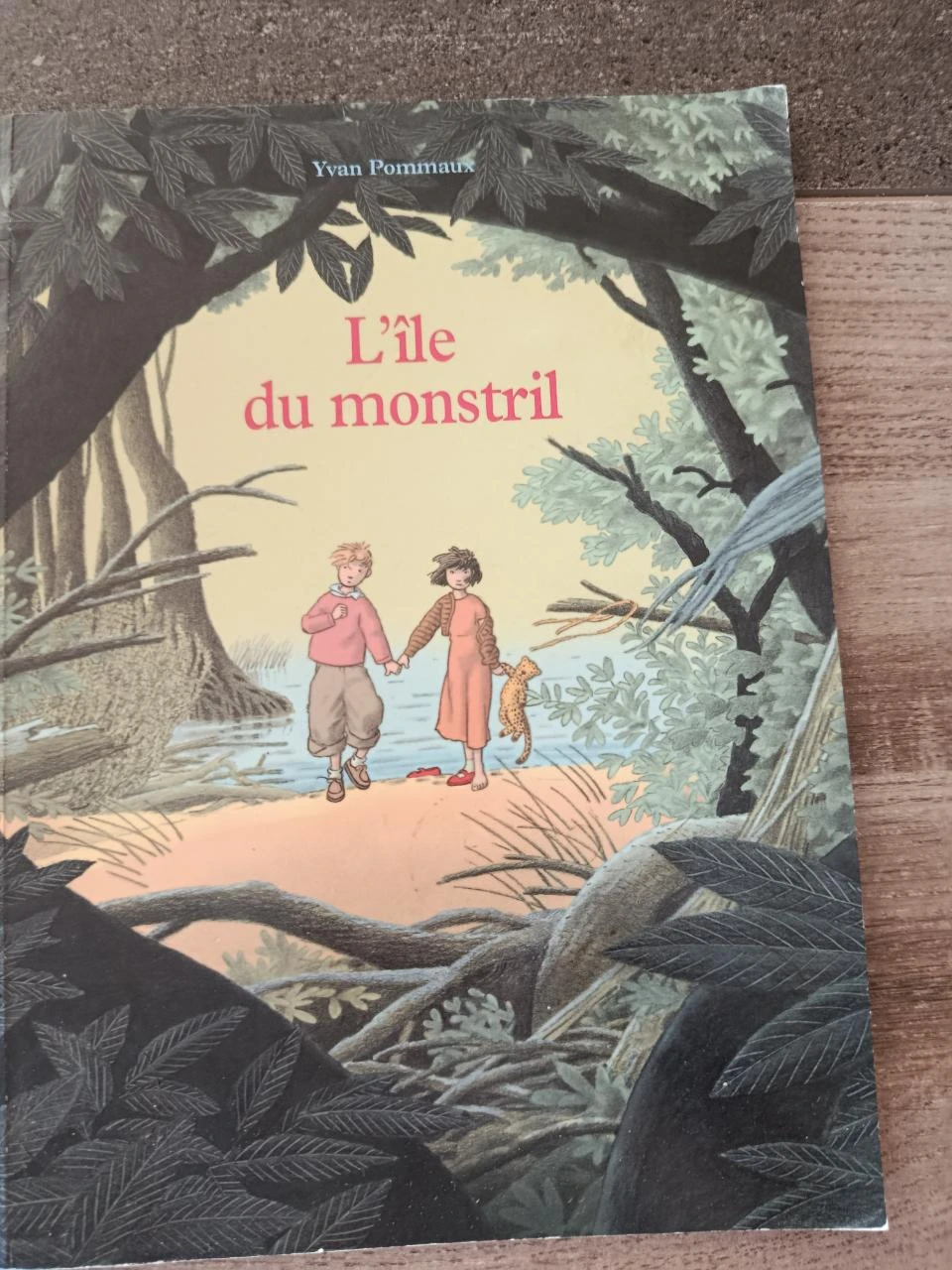 L'île du monstril - Album de jeunesse